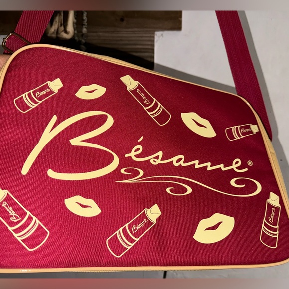 *SOLD* Bésame Cosmetics Messenger Bag *like new w/o tags - Picture 1 of 3